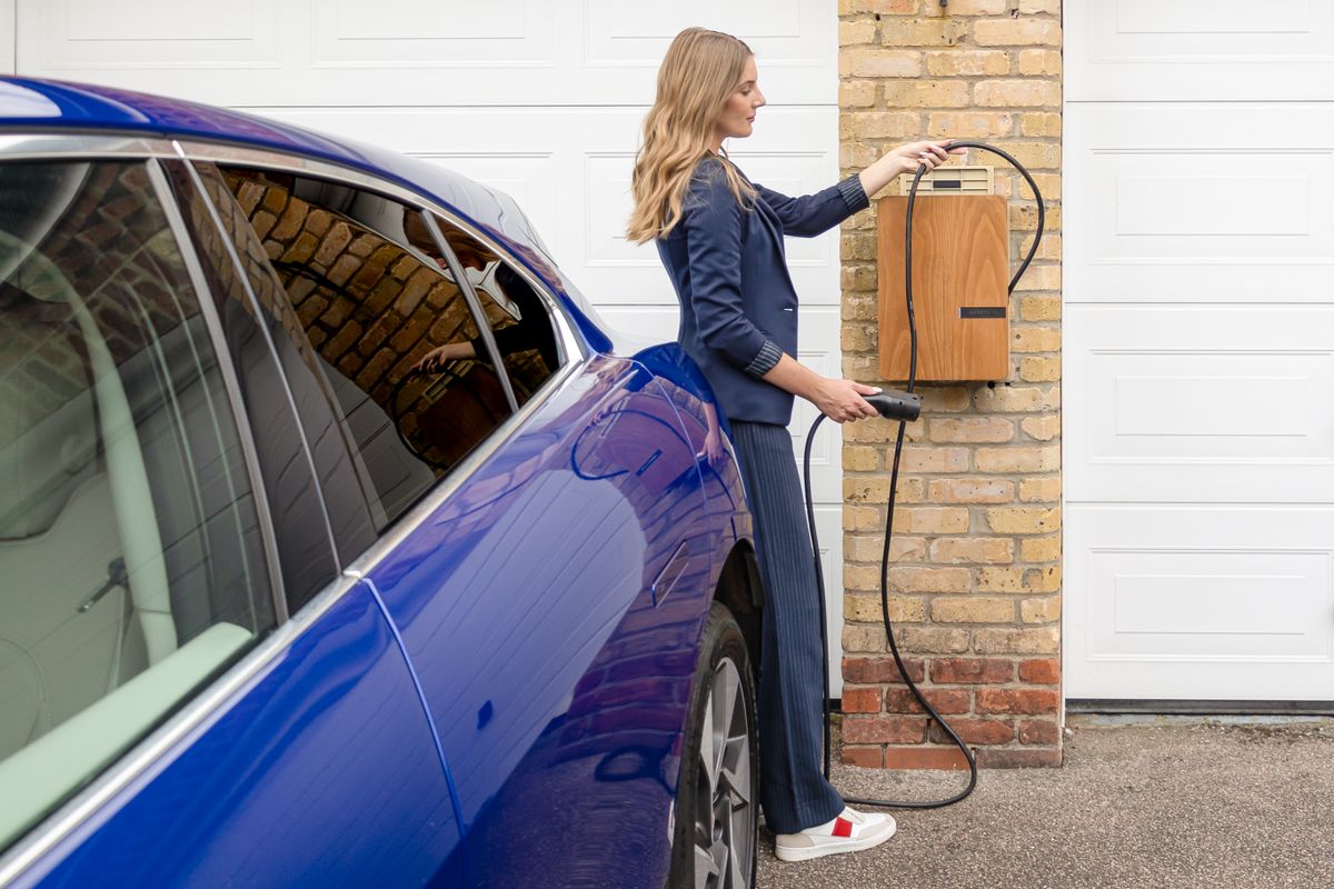 Borne de recharge voiture électrique à domicile : tout ce qu’il faut savoir