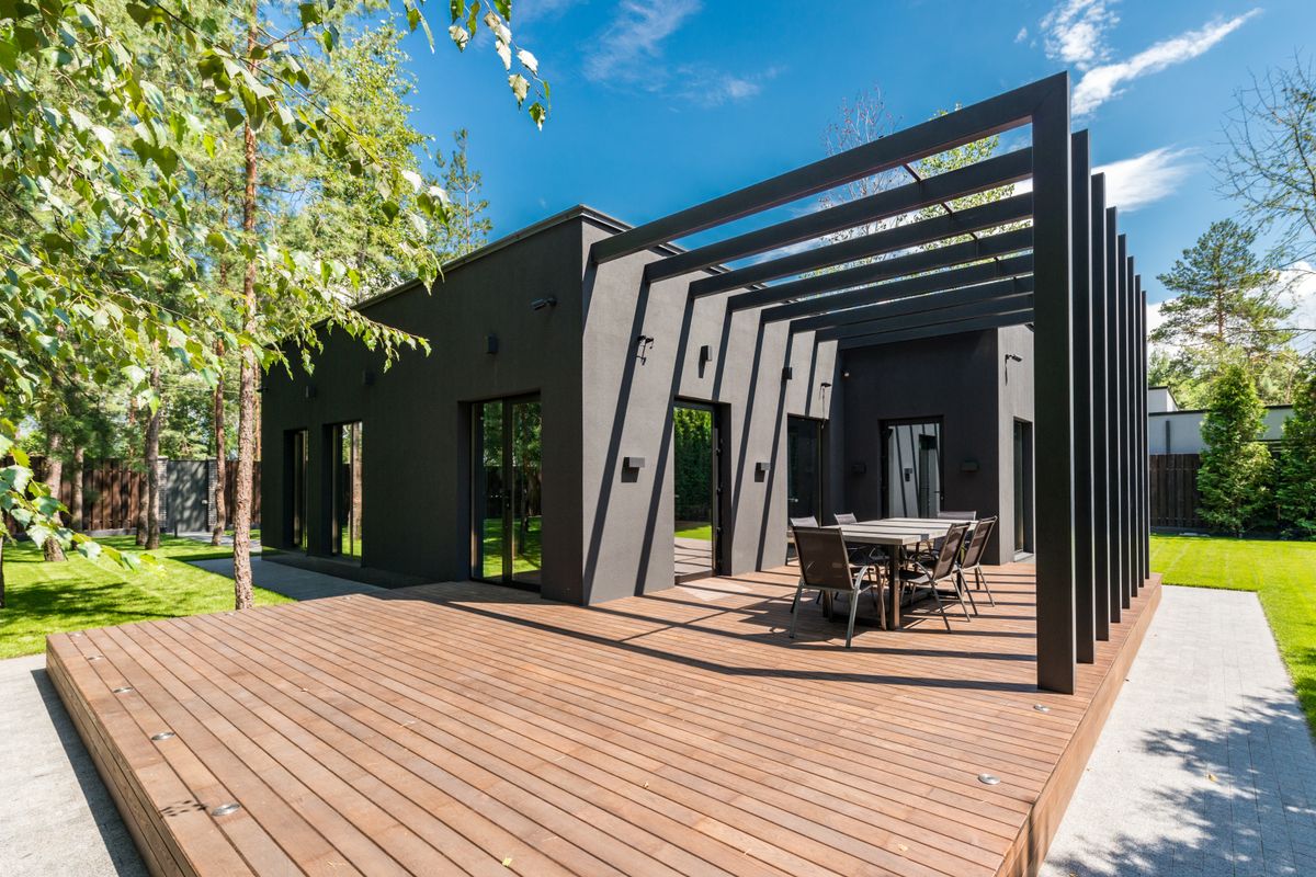 Pergola bioclimatique : prix et autorisations en 2026