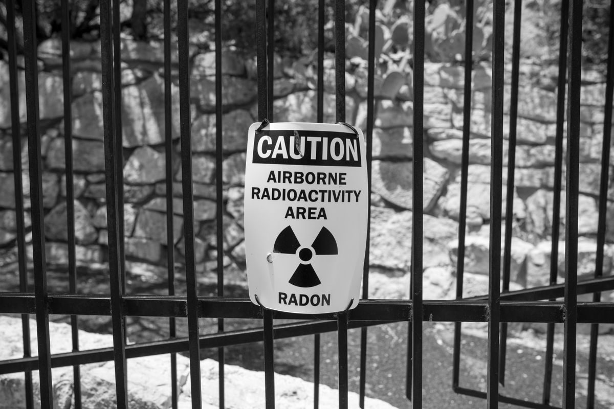 Radon dans la maison : risques, diagnostic et solutions efficaces